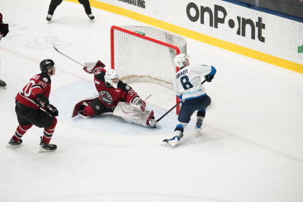 Oil Capitals best Pistons 6-4, take 1-0 series lead